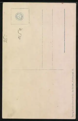 AK Kaiserin Auguste Victoria von Preussen mit Buch, stehend, lange Perlenkette