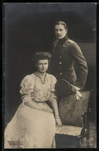 AK Prinz Eitel Friedrich von Preussen in Uniform mit Frau