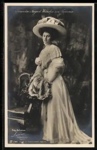 AK Prinzessin August Wilhelm von Preussen mit Muff und Hut