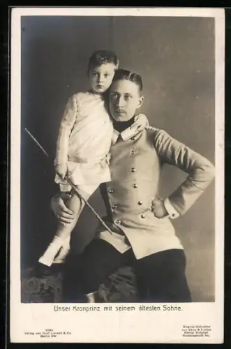 AK Kronprinz Wilhelm von Preussen mit seinem ältesten Sohn im Arm