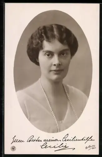 AK Porträt Kronprinzessin Cecilie mit Perlenkette