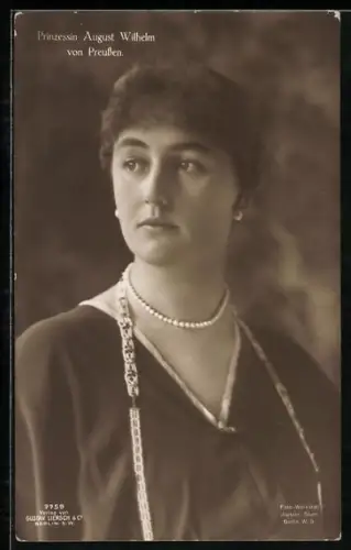 AK Prinzessin August Wilhelm von Preussen mit Halskette