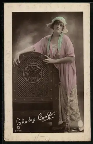 AK Schauspielerin Gladys Cooper im Kleid