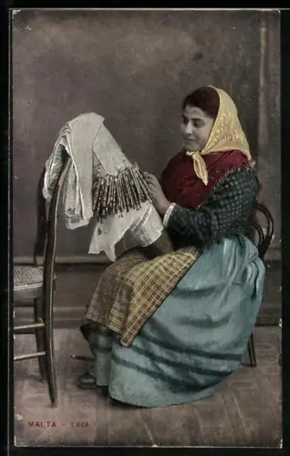 AK Malta, Lace, Klöpplerin beim klöppeln