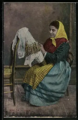 AK Malta, Lace, Klöpplerin beim klöppeln