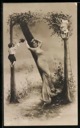 AK Junge Frau mit ihren Kindern am Buchstaben N