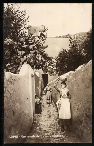 AK Capri, Una strada del paese