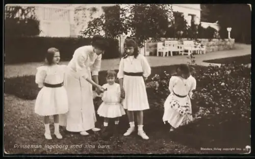 AK Prinsessan Ingeborg von Schweden med sina barn