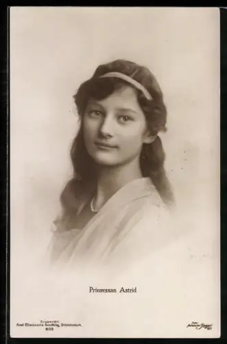 AK Prinsessan Astrid, Portrait mit Haarband