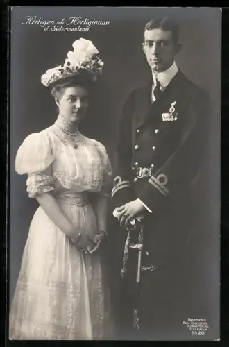 AK Herzog von Södermanland in Uniform mit Säbel nebst Gattin