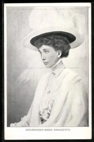 AK Erzherzogin Maria Annunziata von Österreich mit grossem Federhut und Perlenkette
