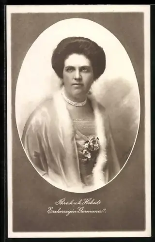 AK Erzherzogin Germana von Österreich, Portrait mit Perlenkette und Pelzkragen