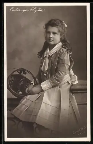 AK Erzherzogin Sophie von Österreich mit Blumenkorb