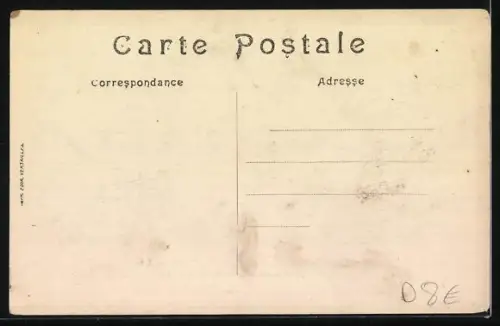 AK The Queen of the Belgians in the trenches