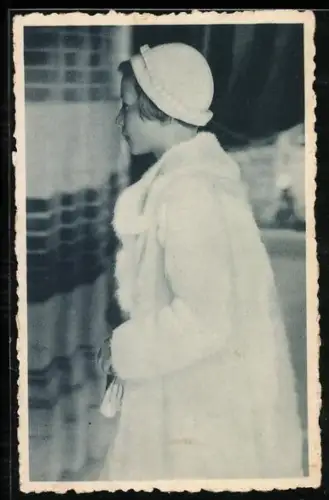 AK La Princesse Joséphine-Charlotte von Belgien arrive au Gala de l`Etrier Belge