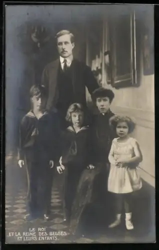 AK Le Roi et la Reine des Belges et leurs Enfants