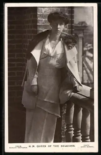 AK Die Königin von Belgien auf Balkon