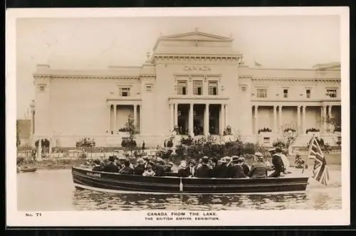 AK London, British Empire Exhibition 1924, Canadian Pavillon from the Lake, Ausstellung