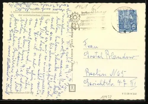 AK Erfurt, Internationale Gartenbau-Ausstellung 1961, Ausstellungshalle, Innenansicht, Bus