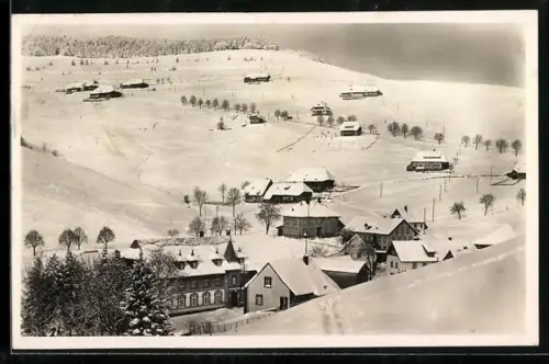AK Muggenbrunn /Schwarzwald, Ort mit Gasthof u. Pension Grüner Baum, Winterlandschaft