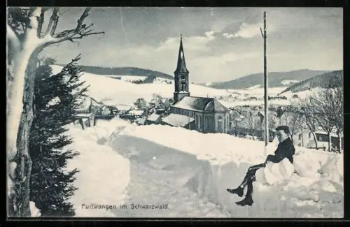 AK Furtwangen im Schwarzwald, Winteransicht, Knabe im Schnee