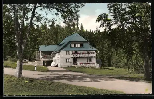 AK Glashütte /Gündelwangen, Gasthaus zum Kreuz, Inh. Paula Beringer, mit Strasse