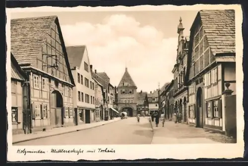 AK Holzminden, Mittlerestrasse mit Torhaus