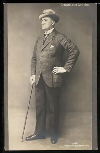 AK Historiker Leopold von Ledebur mit Gehstock
