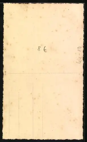 Foto-AK Junge auf einem weissen Schaukelpferd