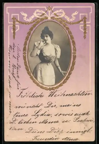 Foto-Collage-AK Junge Frau im taillierten Kleid mit Gold umrahmt