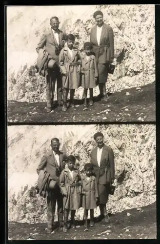 Foto-AK Familie mit zwei Söhnen in den Bergen