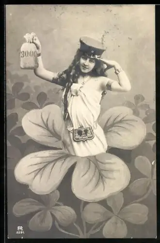 AK Briefträgerin salutiert mit einem Geldsack in der Hand, Kleeblatt, Neujahr