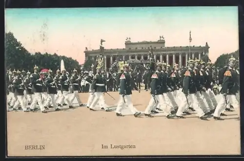 AK Berlin, Lustgarten, Parade vor dem Alten Museum