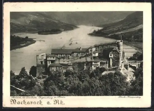 AK Bacharach /Rh., Burg Stahleck mit Rhein aus der Vogelschau