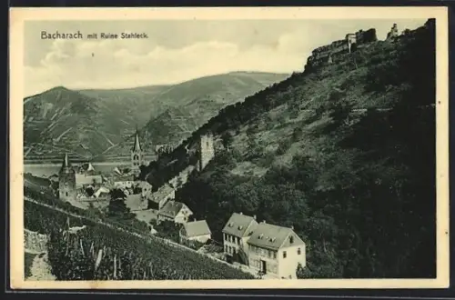 AK Bacharach /Rh., Teilansicht mit Ruine Stahleck, Weinreben