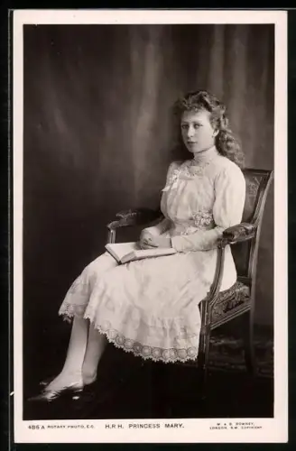 AK Prinzessin Mary von England sitzt im Stuhl