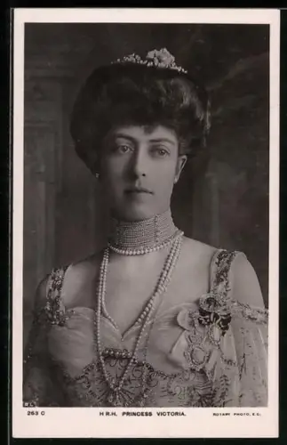 AK Porträt Prinzessin Victoria von England mir Perlenkette