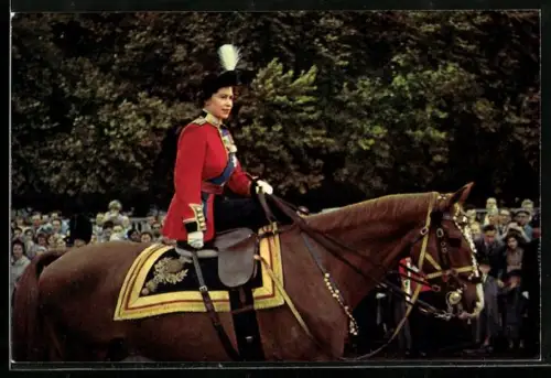 AK London, Queen Elizabeth II. von England zu Pferde