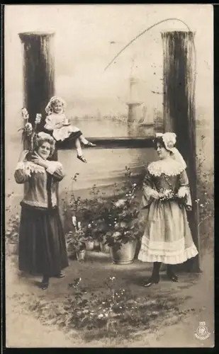 AK Frauen und Kind am Buchstaben H mit Windmühle