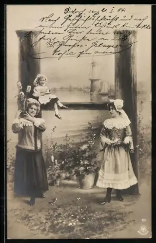 Foto-AK NPG NR: 195, Buchstabe H, Frauen mit Kind am Wasser