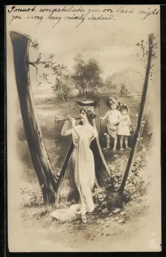 AK zum Buchstaben W geformte Bäume, Frau steht davor, Kinder dahinter