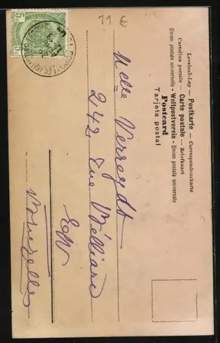 AK Junge Frau einen Blütenkranz über den Kopf erhebend, steht vor dem Buchstaben U