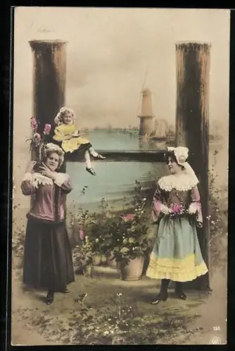 Foto-AK NPG NR: 195, Buchstabe H, Frauen mit Kind am Wasser