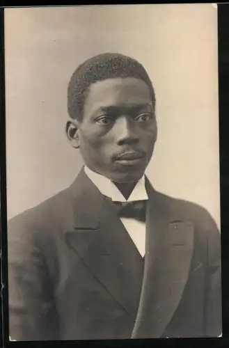 Fotografie Portrait Jeremia Kibunge, swedisch christlicher Missionar im Kongo, 1928