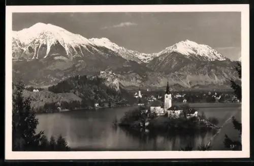 AK Bled / Veldes, Gesamtansicht mit Bergpanorama