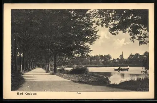 AK Bad Kudowa, Blick von der Strasse zum See