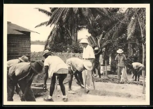 AK Albert Schweitzer auf dem Bauplatz für vier neue Krankenhütten