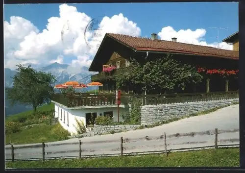 AK Weerberg /Tirol, Alpengasthof Hausstatt mit Strassenpartie