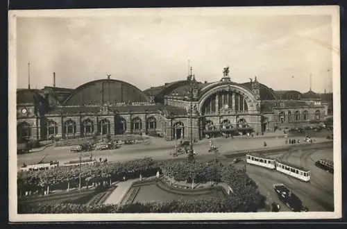 AK Frankfurt a. M., Hauptbahnhof aus der Vogelschau, Strassenbahn