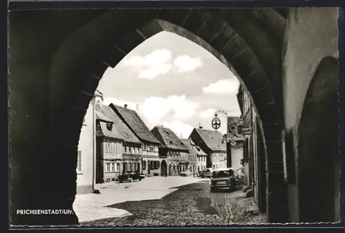 AK Prichsenstadt /Uft., Tordurchfahrt mit Strassenpartie und Metzgerei